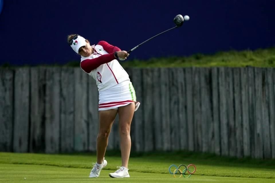 Gaby López culminó tercera en la primera ronda del Golf olímpico femenil en el Le Golf National de París 2024.