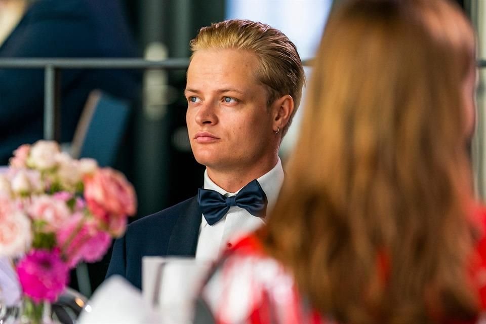 Marius Borg Høiby, hijo de la Princesa Mette-Marit de Noruega, fue arrestado por presuntas agresiones contra su novia.