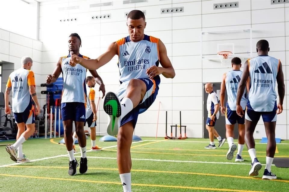 Kylian Mbappé ya tuvo su primer entrenamiento con el Real Madrid, que ya recuperó a algunos de sus jugadores para el inicio de la campaña.