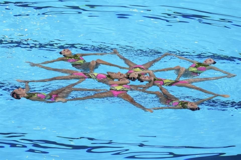 Luego de presentar la rutina acrobática, el equipo mexicano de natación artística finalizó en la séptima posición en Juegos de París 2024.