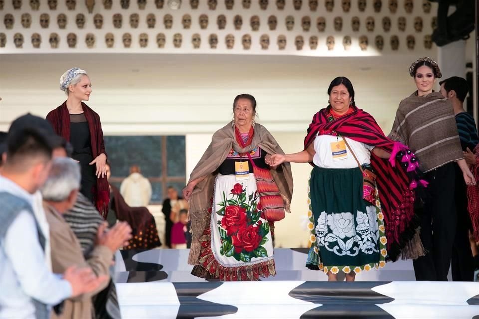 Mujeres indígenas con un promedio de 49 años y dedicadas a la artesanía textil destacan entre las principales participantes de este programa, según la encuesta aplicada por la SC.