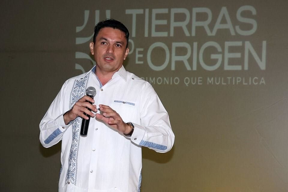 Misael Vera, Analista Financiero