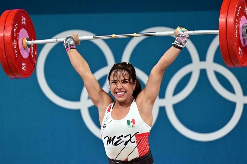 Janeth Gómez levantó 217 kilos en la Final de Halterofilia de 59kg y se quedó con Diploma Olímpico al acabar en octavo lugar.