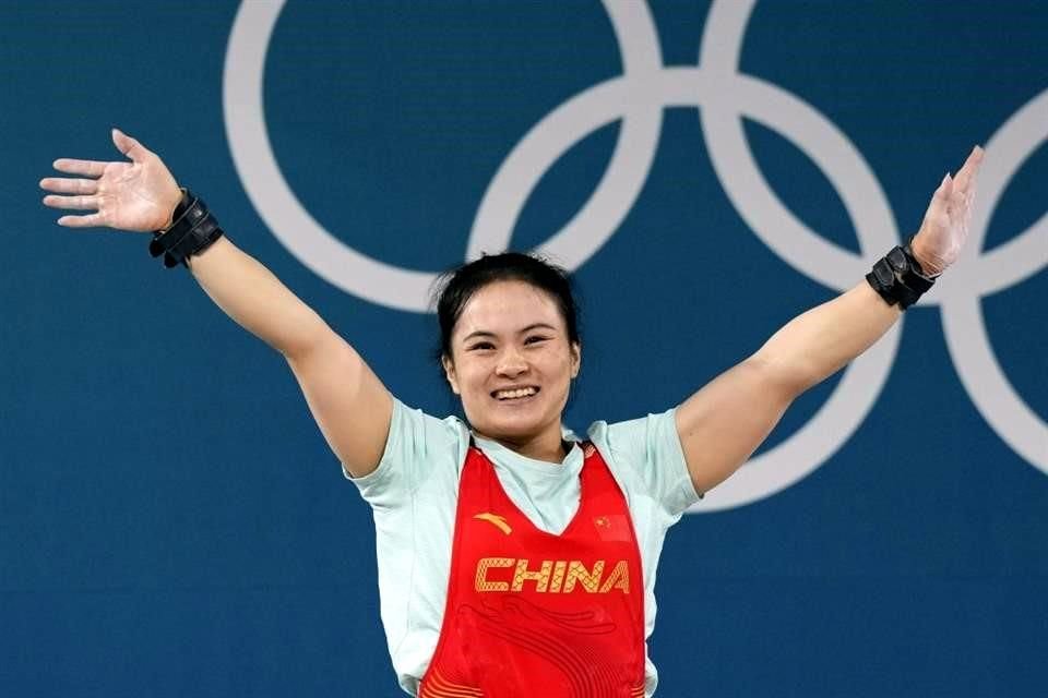 La china Shifang Luo rompió dos récords olímpicos y se quedó con el Oro en la halterofilia de 59kg en París 2024.