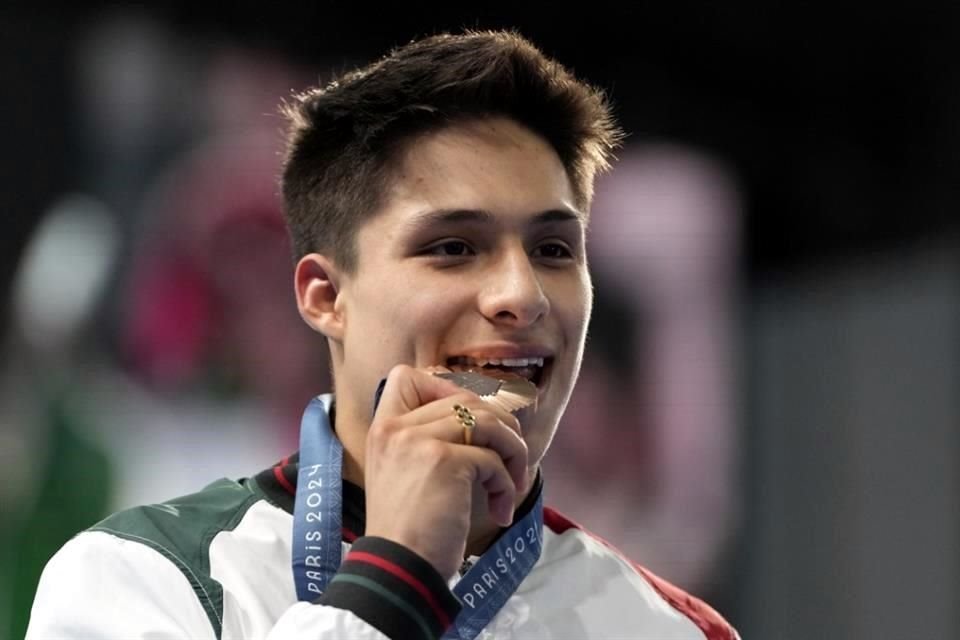 Con sólo 20 años, Osmar Olvera encabeza una nueva era en los clavados mexicanos al llevarse dos medallas en París 2024.