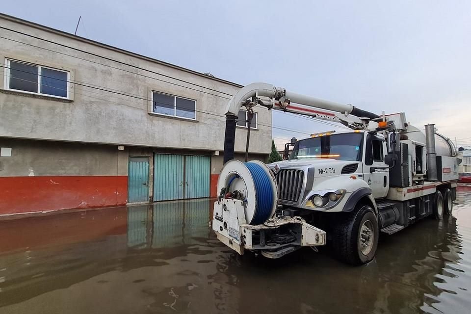 Atienden a 600 familias afectadas por las lluvias en Chalco