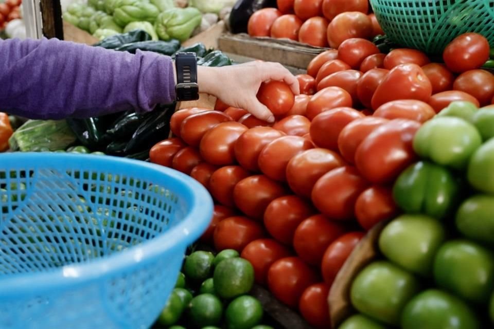 El Índice Nacional de Precios al Consumidor de México se ubicó en 4.32% a tasa interanual, por debajo del 4.42% hasta mayo, informó Inegi.