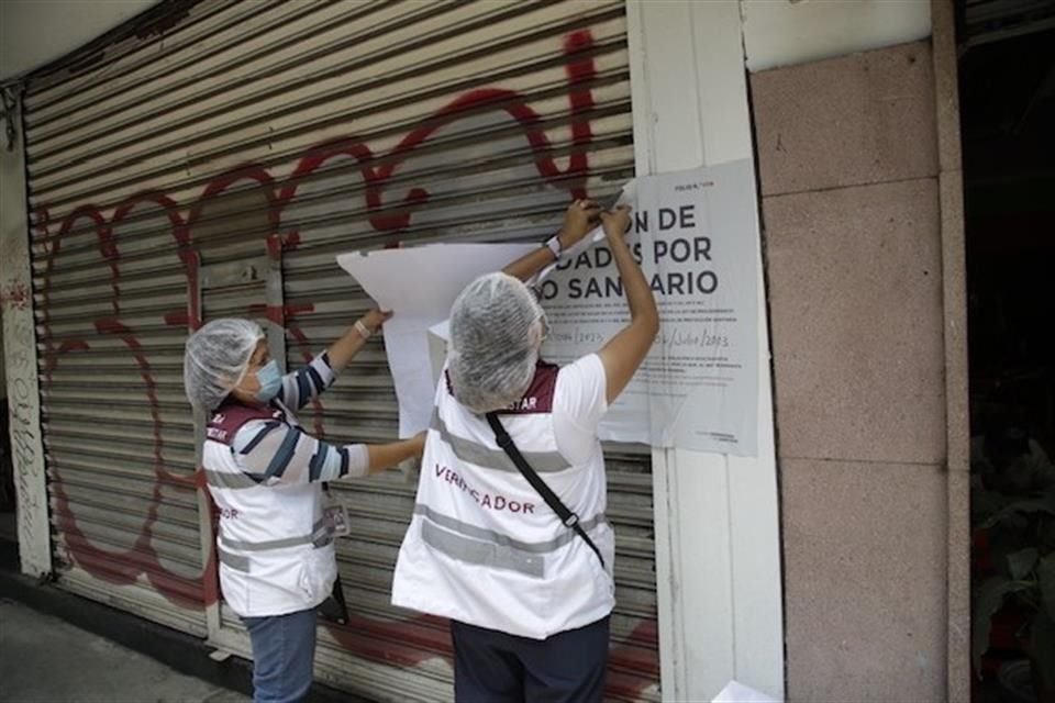 Establecimientos no contaban con personal que acredite tener estudios y preparación formal en instituciones educativas.