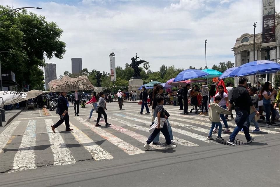 Representantes de las colectivas indicaron que su protesta y bloqueo vehicular busca que el Gobierno capitalino brinde una alternativa concreta de sitio donde puedan reubicarse.