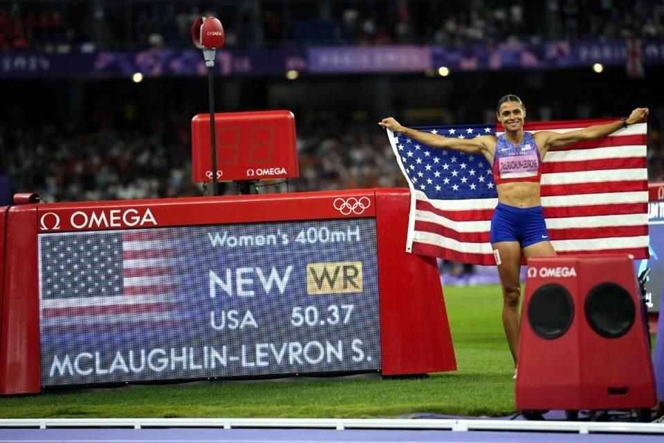 Sydney McLaughlin-Levrone puso su récord mundial en 50.37 segundos en los 400 metros con vallas.