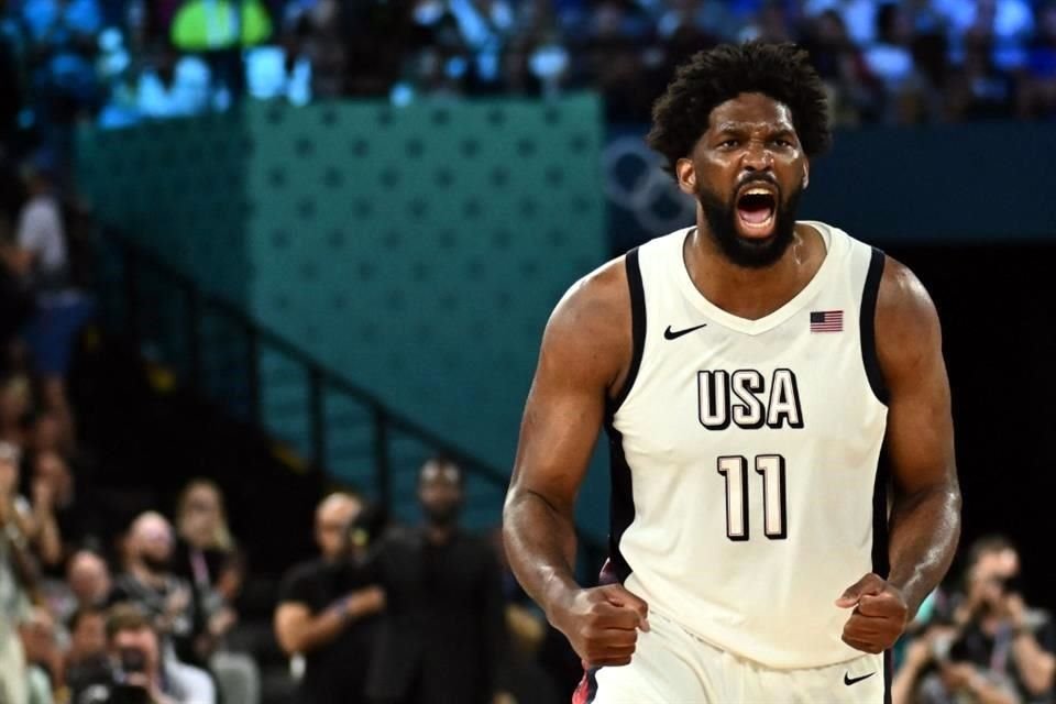 Joel Embiid fue uno de los jugadores más abucheados en París por tener nacionalidad francesa y estadounidense.