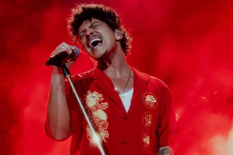 Bruno Mars se presenta por segunda ocasión en el nuevo estadio, antes conocido como Foro Sol.