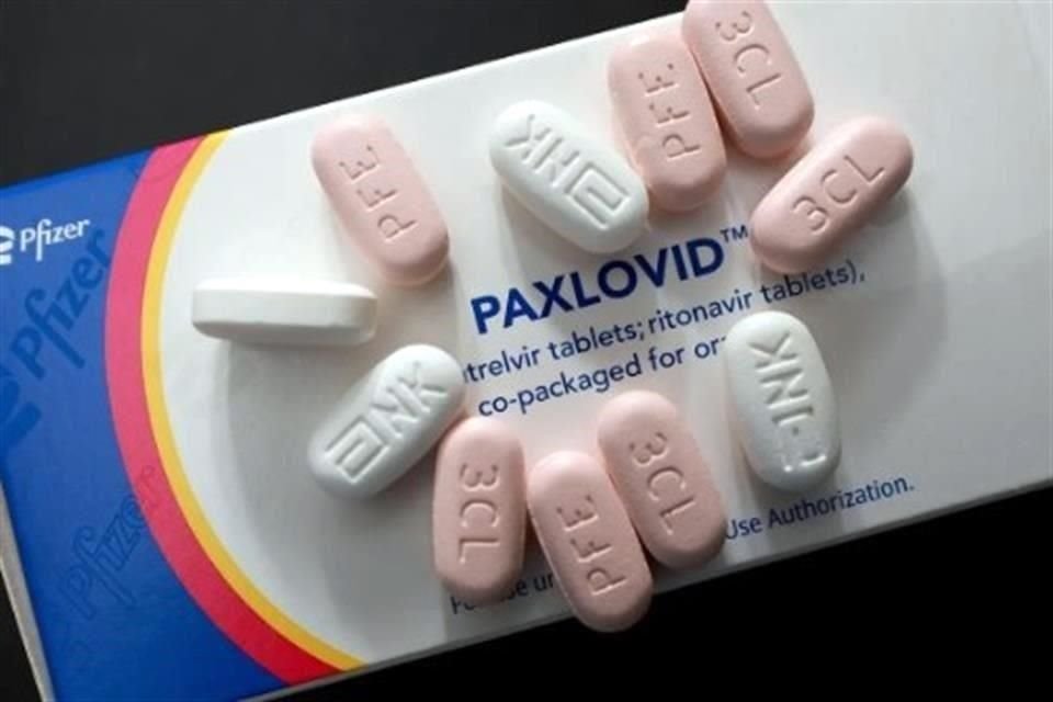 La falta de antivirales en México para tratar Covid-19 originó la venta irregular de Paxlovid en el País, alertaron infectólogos.