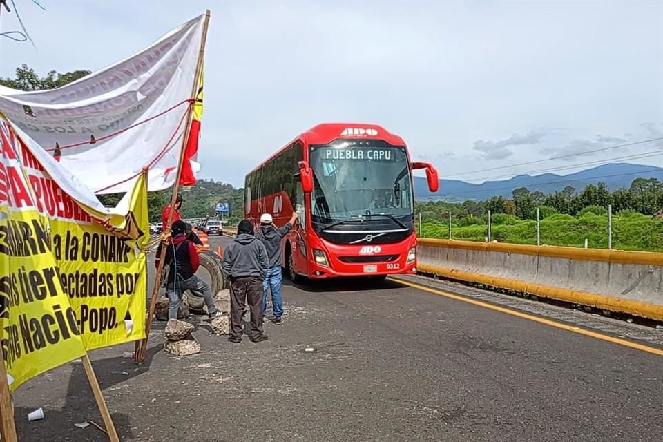 Las empresas de autobuses reanudaron corridas sobre la México-Puebla este viernes.