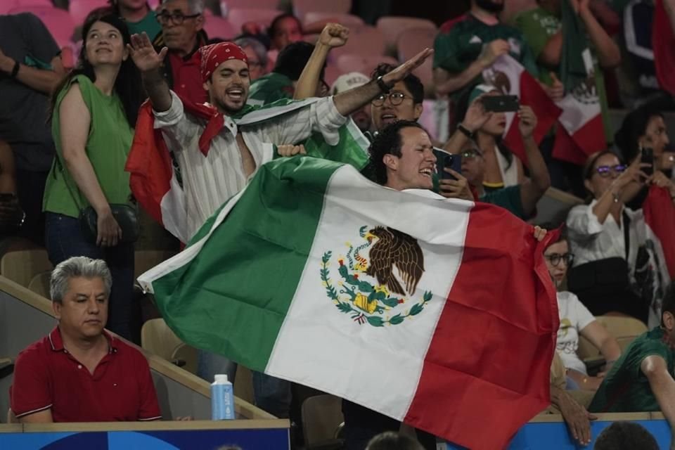 La afición mexicana se hizo presente para apoyar al mexicano.