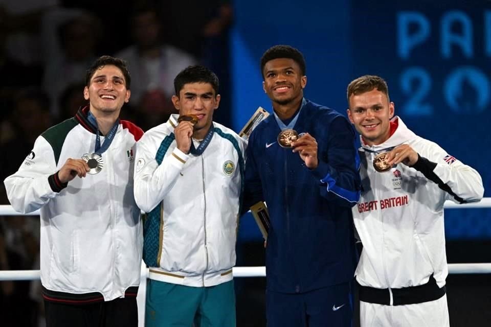 El podio final de los 71 kilos de boxeo en París 2024.