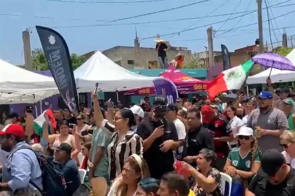 El barrio de la 'Montuosa', donde vive Marco Verde en Mazatlán, Sinaloa, se volcó en apoyo al tricolor, ya que su familia habilitó un espacio para ver el combate final de los 71 kilos en París.