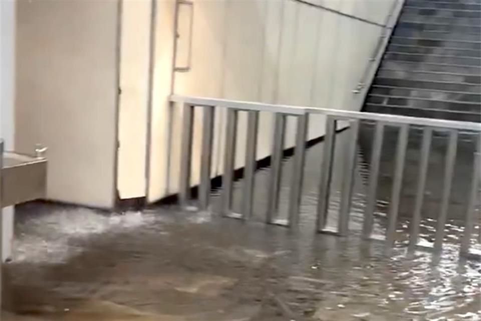 3. PANTITLÁN. El Metro, Metrobús y el Paradero resultaron afectados por las lluvias del 17 de julio.