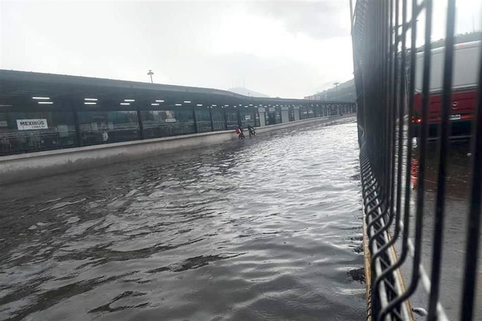 7.  INDIOS VERDES. El 31 de julio Insurgentes Norte quedó bajo el agua.