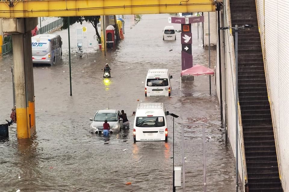 10. LOS REYES. La Línea A del Metro y la Calzada Zaragoza resultaron afectadas el 29 de julio.