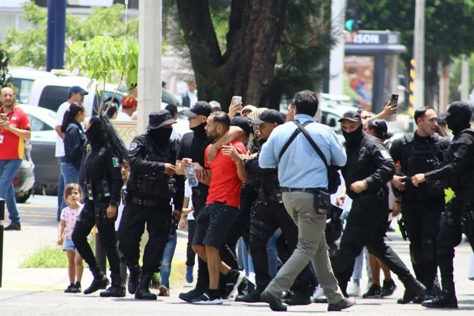 Oswaldo y Jairo fueron detenidos y estuvieron incomunicados por lo menos dos horas, dijeron familiares en su momento.