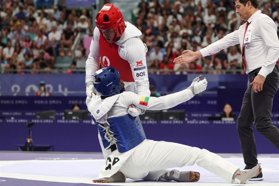 El mexicano ganó su primer combate.