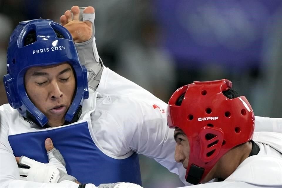 Salimi logró conectar tres patadas en el casco del mexicano y pudo remontar el combate en los últimos dos asaltos.