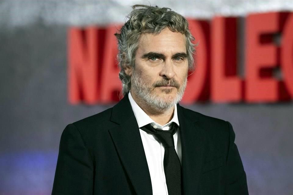 Joaquin Phoenix posa para los fotógrafos.