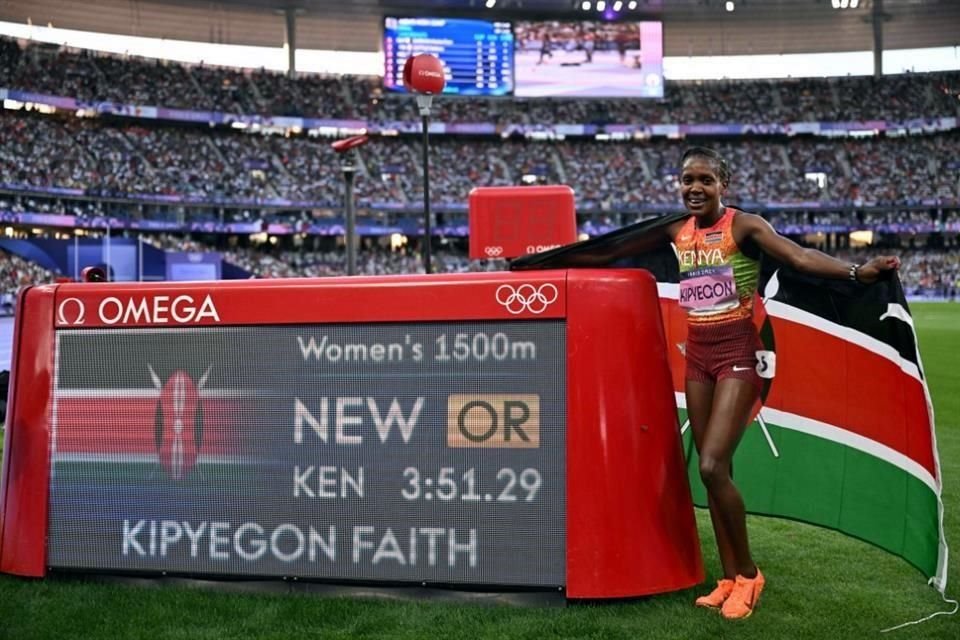 Faith Kipyegon batió su propio récord olímpico en París para confirmar su poderío en los 1500 metros.