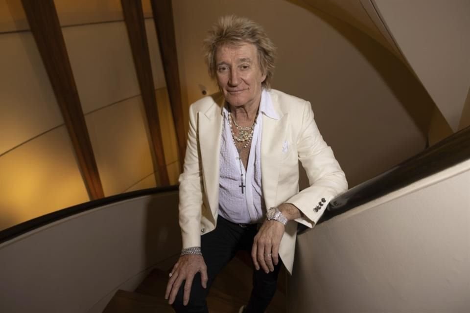 Rod Stewart, de 79 años, contrajo Covid-19 y pospuso dos shows más; recientemente dijo estar consciente de que 'sus días están contados'.