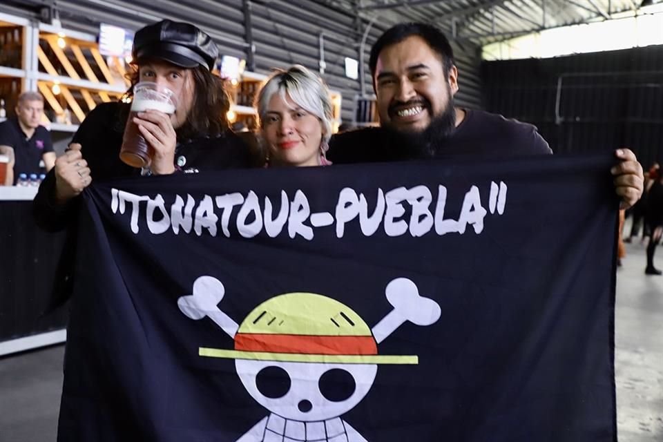 Fans mostraron su gusto por el anime 'One Piece' con la mítica bandera de la serie animada.