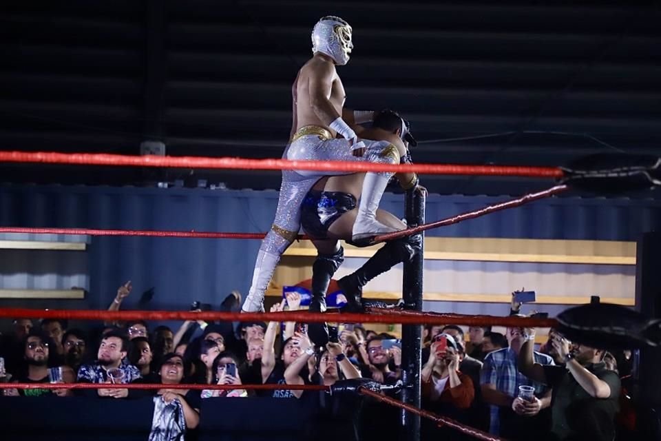 Arranca la función de lucha libre en Wild o Fest 2024.