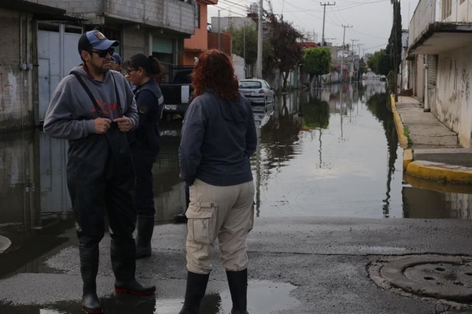 Las labores de liberación de las calles se vieron afectadas por las lluvias del viernes. 