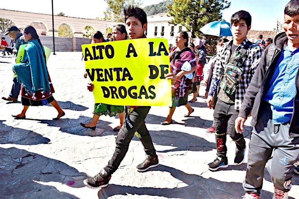 Ante ola de violencia en Chiapas que ha dejado muertos y desplazados hacia Guatemala, activistas acusaron nexo entre militares y criminales.