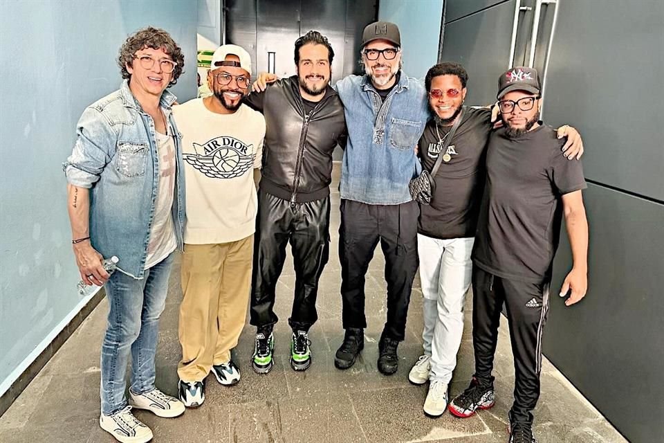 Philip Lawrence, Jimmy King y John Fossitt, quienes son parte del equipo musical de Bruno Mars, visitaron la casa de 'La Academia'.