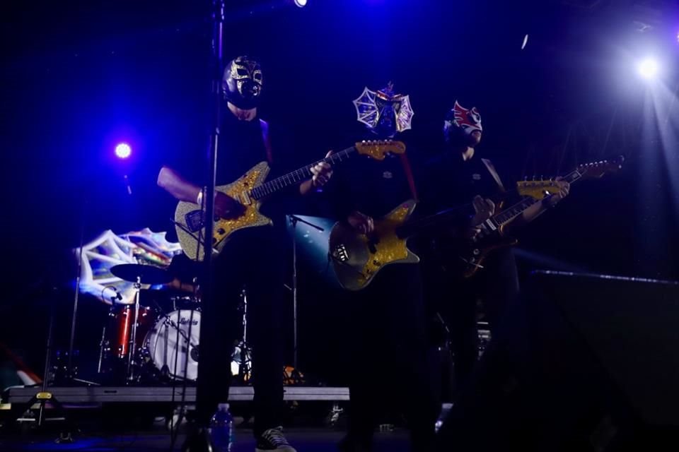 Los Straitjackets y The Ghastly Ones cerraron con broche de oro el Wild O Fest, al cual acudieron 4 mil personas.