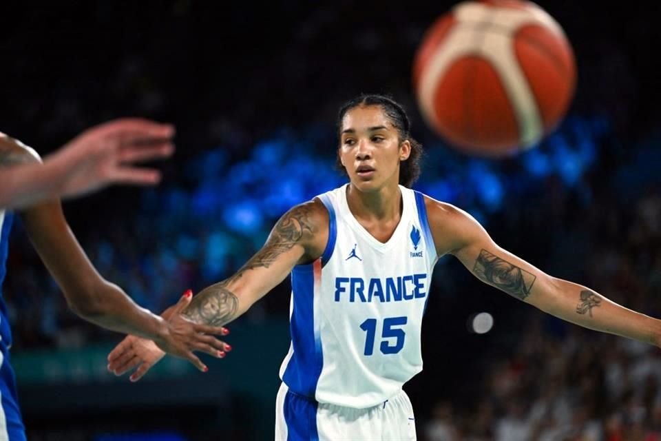 Gabby Williams no pudo darle a Francia su primera medalla dorada en el baloncesto de los JO.