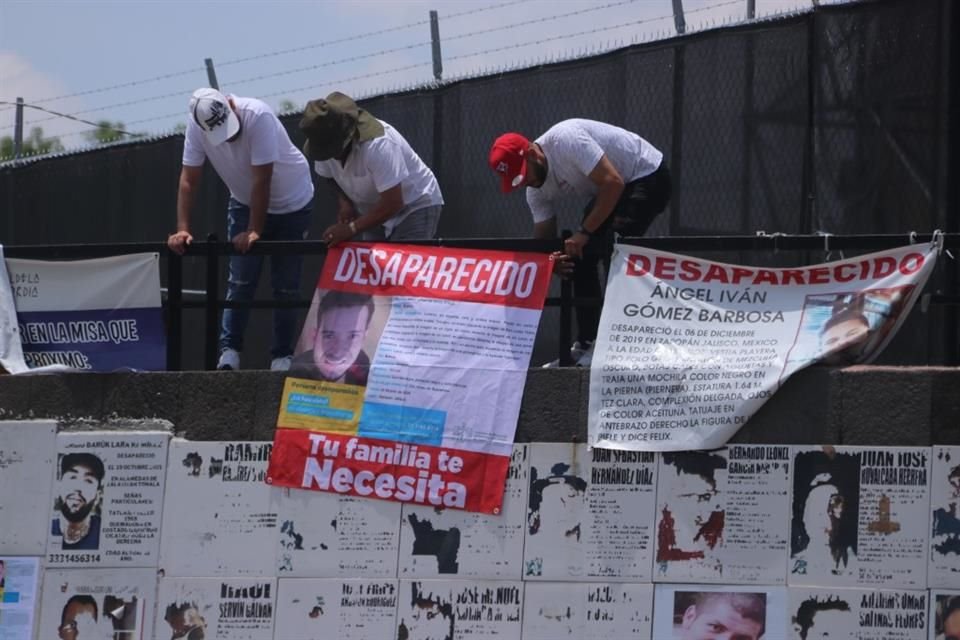 A las 12:00 horas de este domingo se acercaron ciudadanos con lonas pancartas y gritos para pedir a las autoridades la aparición de César Ismael.