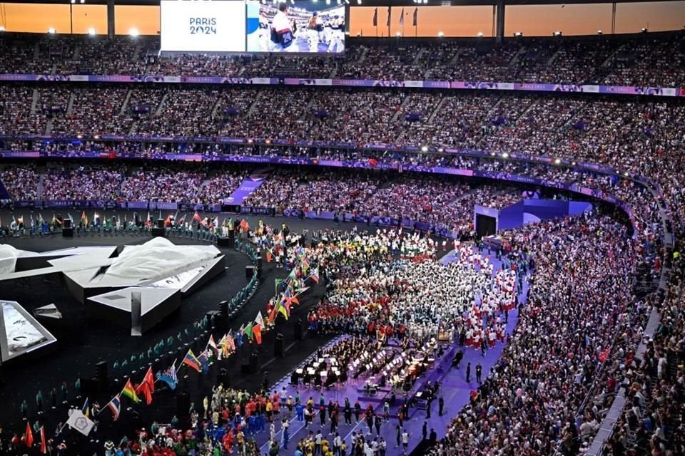 Panorámica del desfile de atletas en la Ceremonia de Clausura de los Juegos Olímpicos.