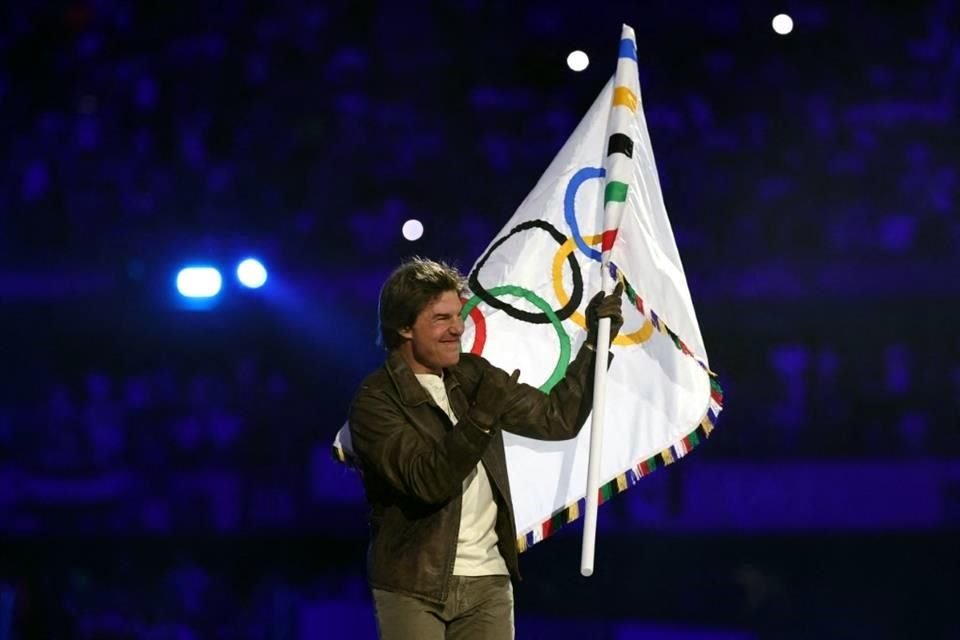 El actor Tom Cruise se llevó la bandera a Los Ángeles.