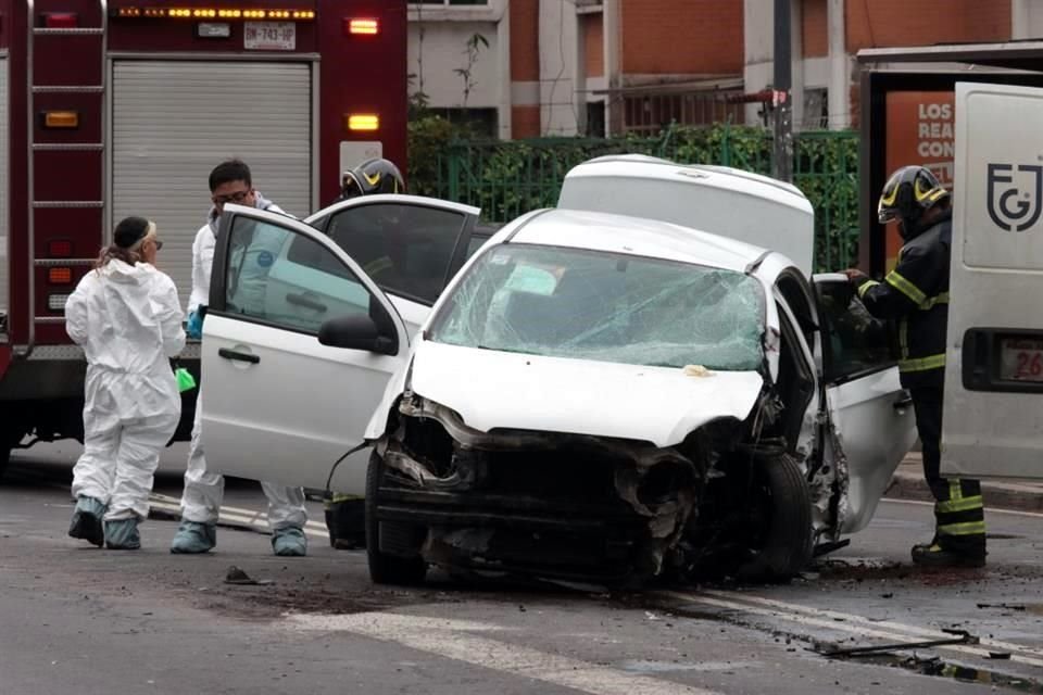 Un automovilista falleció tras chocar contra jardinera en Iztapalapa.