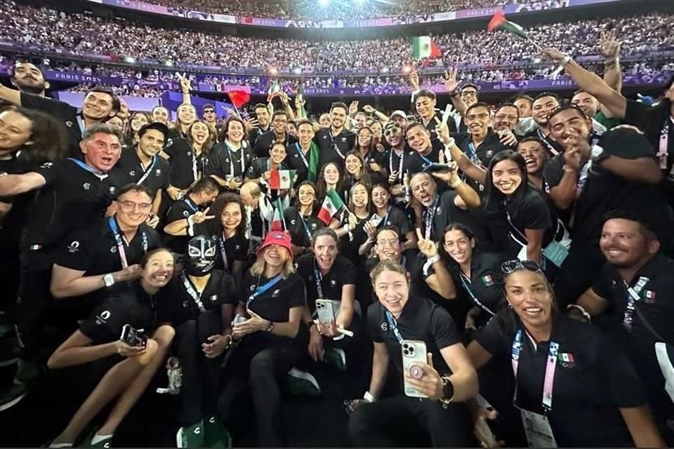 La delegación mexicana en la ceremonia de clausura de París 2024.