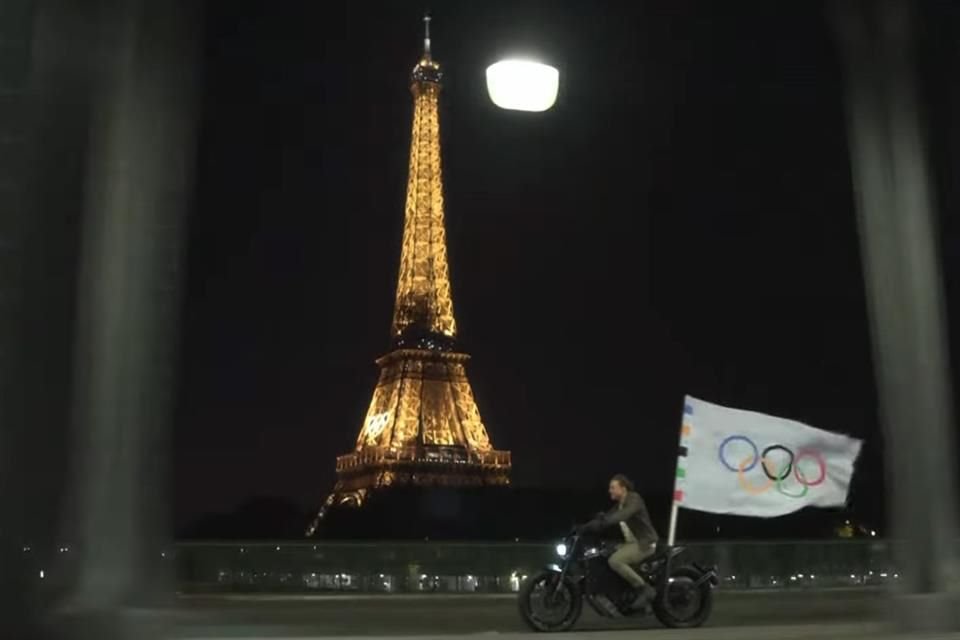 El actor recorrió las calles de París.