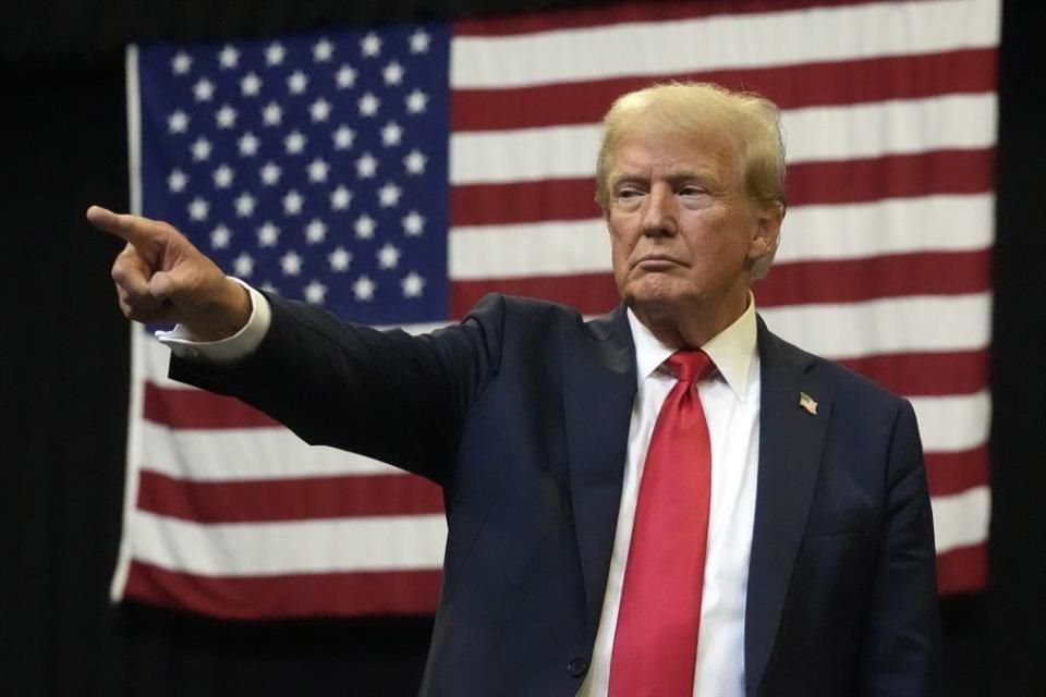 El candidato republicano a la presidencia, el ex Presidente Donald Trump, llega a un evento de campaña en Bozeman, Montana, el 9 de agosto de 2024.