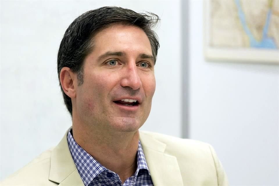 Starbucks reemplazará al actual director ejecutivo, Laxman Narasimhan, por el jefe de Chipotle, Brian Niccol (foto).