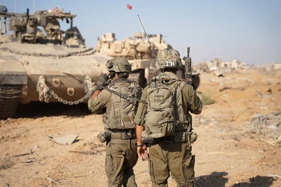 Tropas israelíes y tanques durante una operación en la Franja de Gaza, el 13 de agosto del 2024.