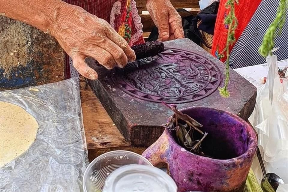 Habrá un encuentro de molcajetes donde los artesanos mostrarán cómo hacen este famoso mortero tradicional