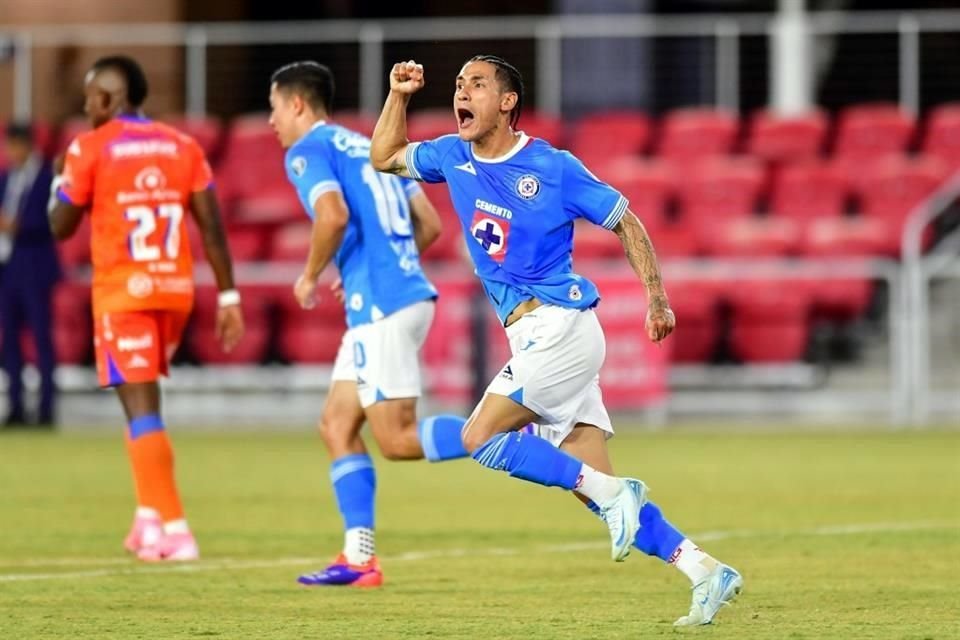 Uriel Antuna comenzó la reacción cementera, pero fue el primero en fallar desde los 11 pasos.