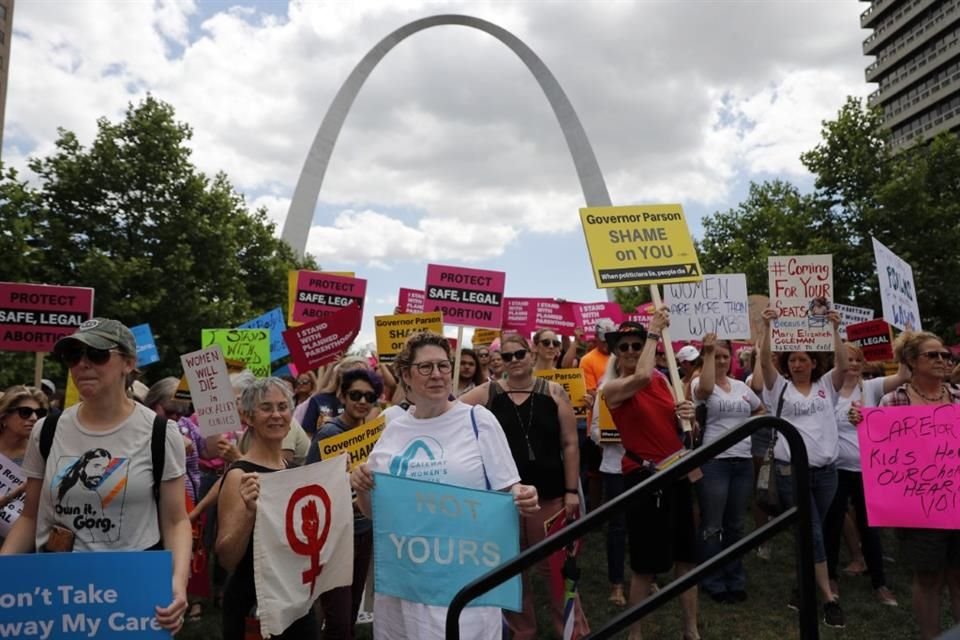 Manifestantes a favor del aborto en Missouri durante una protesta el 30 de mayo del 2019.