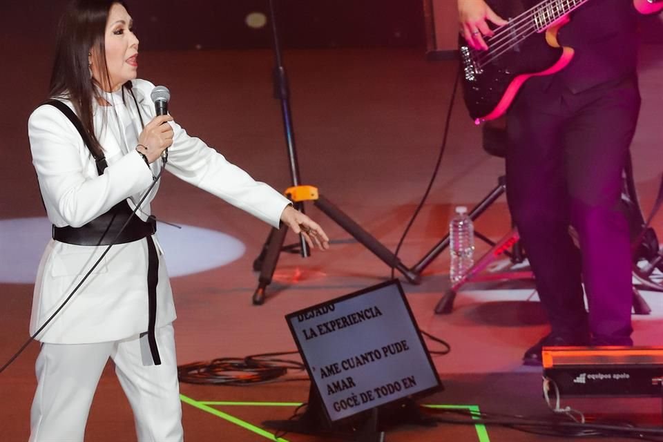 Ana Gabriel hizo un repaso por su carrera.